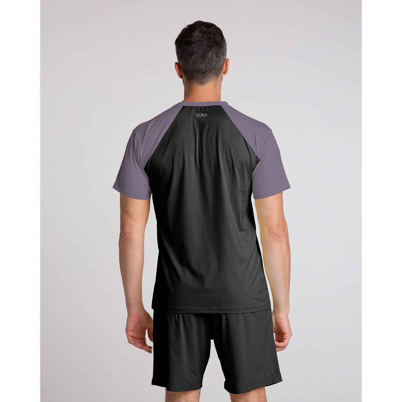 Camiseta Masc Kolors Preto Escudo