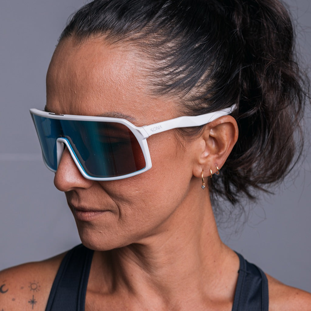 Óculos de Sol Esportivo Kona Sunset Branco Lente Azul