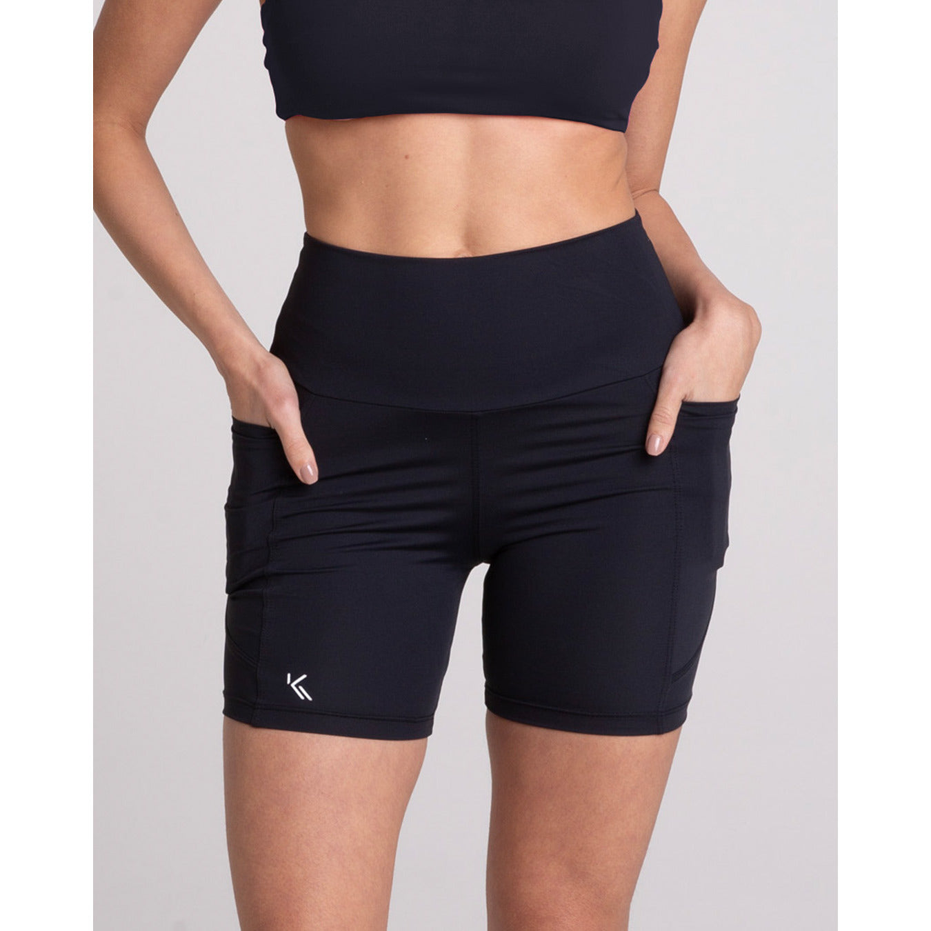 Bermuda com Bolso Fem Preto