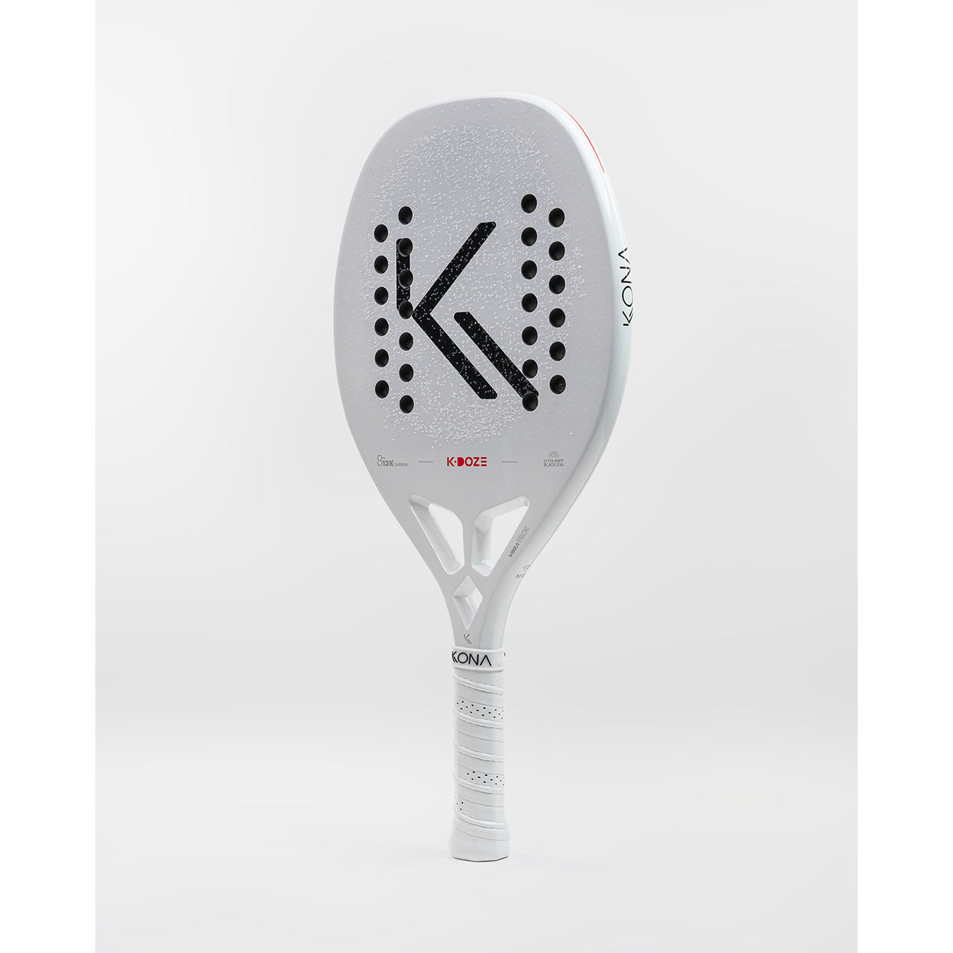 Kona K-Doze Red 2026 - design vermelho com textura K